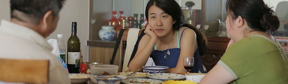 Xu_Min_having_lunch_with_her_parents_300dpi